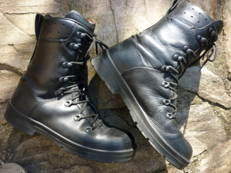 Vendo botas Haix de fabricacion alemana, en piel hidrofugada, con forro interior en piel vacuno, increiblemente 01