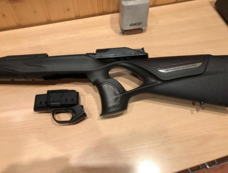 Buenas tardes. 
Un compañero y amigo de caza vende este pedazo de rifle.
BLASER R8 SUCESS LEATHER en 9.3x62 01