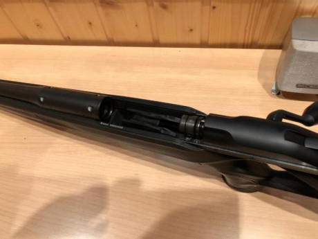 Buenas tardes. 
Un compañero y amigo de caza vende este pedazo de rifle.
BLASER R8 SUCESS LEATHER en 9.3x62 12
