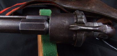 Hola, con el unico animo de engordar este foro, os pongo unas fotos de un revolver Lefucheaux, dice que 31