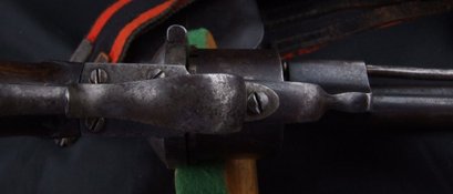 Hola, con el unico animo de engordar este foro, os pongo unas fotos de un revolver Lefucheaux, dice que 30