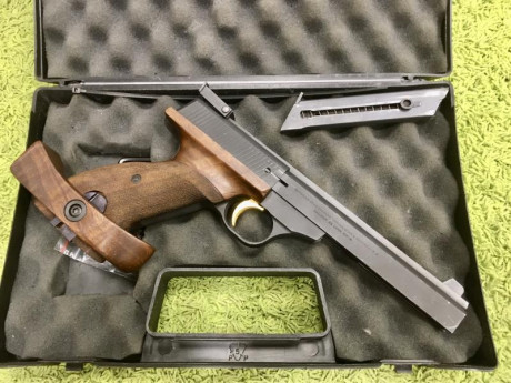 VENDIDAAA!!!!!       Pistola browning 22lr, el motivo de la venta es que la compre para subir de categoria,y 02