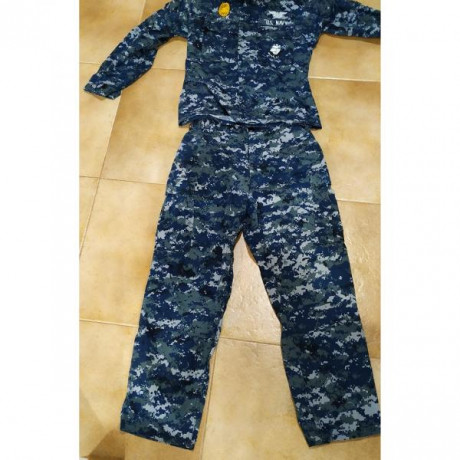 Pues se ponen en venta 2 uniformes de campaña siendo los siguientes
- Uniforme de campaña de la US Navy 00