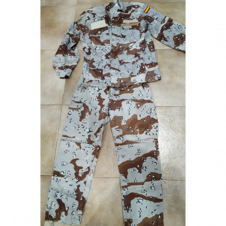 Pues se ponen en venta 2 uniformes de campaña siendo los siguientes
- Uniforme de campaña de la US Navy 10