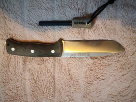 Se vende joker nomád acero n-695 micarta canvas y poner rojos incluye ferrocerio a juego su estado es 00