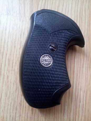 Cacha de goma para revólveres Astra 250 o 680

30€+envío 00