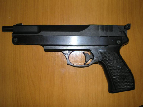 Hola muchachos,

Tengo una PR 15 del año de la polca que he sacado del fondo del armario donde dormia 60