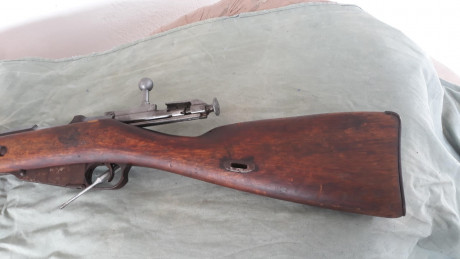 Buenas, 

Se vende Mosin Nagant fabricado en 1915 por New England Westinghouse para el contrato con el 11