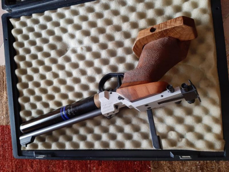 Vendo pistola de competición Walther Cp2 Match de CO2. La pistola tiene sus años pero por las fotos veréis 02