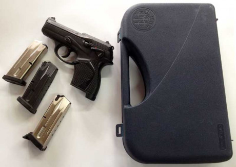 Se vende beretta 9000S, poco uso, calibre 9mm parabellum, el arma viene con tres cargadores, está en Zaragoza 11