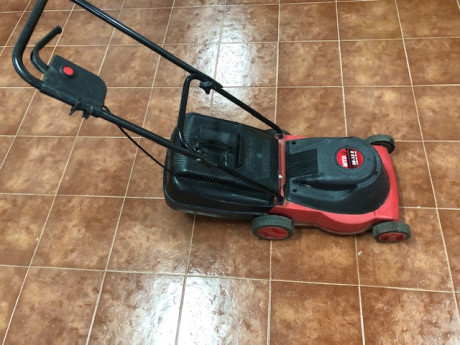 Cambio cortacésped eléctrico MTD 3813, motor de 1300W, ancho de corte 38 cm, altura de corte con regulación 12