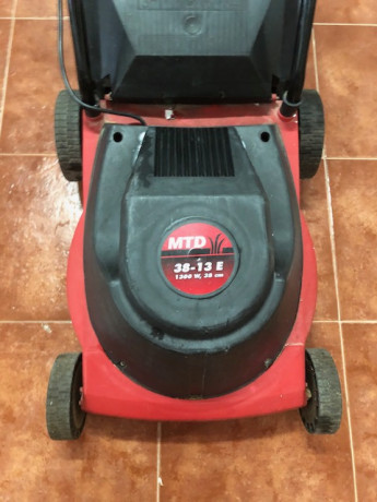 Cambio cortacésped eléctrico MTD 3813, motor de 1300W, ancho de corte 38 cm, altura de corte con regulación 11
