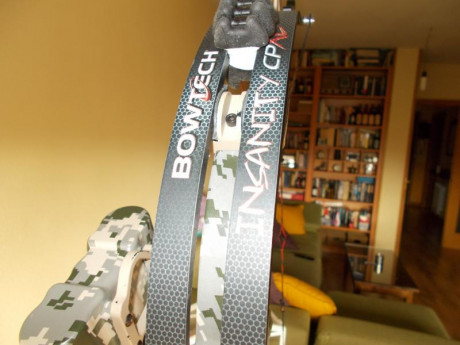 Hola a tod@s, vendo este arco Bowtech insanity CPXL ya que tengo que pasarme a uno zurdo, el arco lleva 12