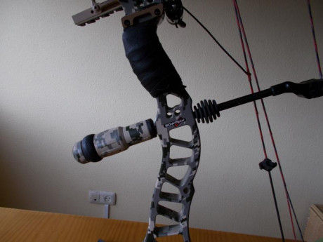 Hola a tod@s, vendo este arco Bowtech insanity CPXL ya que tengo que pasarme a uno zurdo, el arco lleva 21