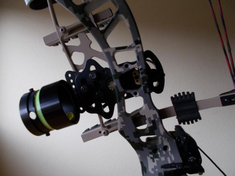 Hola a tod@s, vendo este arco Bowtech insanity CPXL ya que tengo que pasarme a uno zurdo, el arco lleva 20