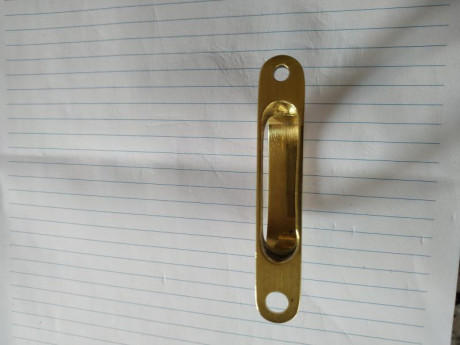 Vendo este precioso  cubregatillo de latón dorado hecho a mano y con grabados damasquinos, válido para 10