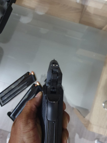 Vendo por no darle uso
 pistola llama max 2
2 cargadores  
Calibre 9pb 
Funciona perfectamente 
Esta en 02