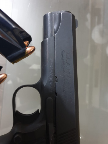 Vendo por no darle uso
 pistola llama max 2
2 cargadores  
Calibre 9pb 
Funciona perfectamente 
Esta en 00