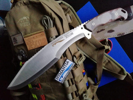 Vendo cuchillo NVMANTIA de Facroria Descom con funda de cordura color pixel camo,con caja.
ANTES 115€,{AHORA 02
