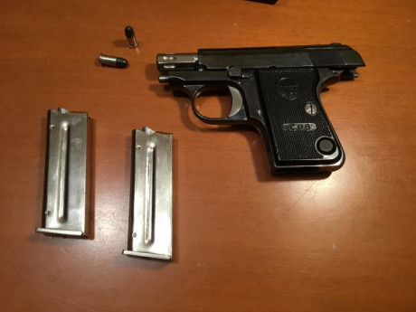 Hola, vendo pistola Astra modelo Cub del calibre 22 corto. 
El arma está en perfecto estado, únicamente 11