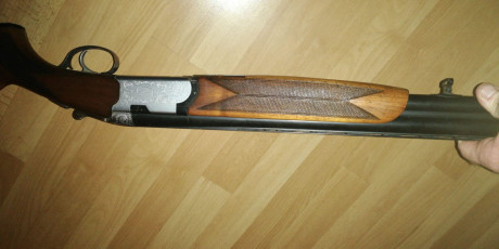Un compañero tiene una superpuesta beretta expulsora, con selector, tendra unos 40 años y lleva grabado: 00
