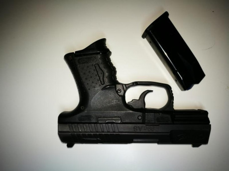 Se vende arma para defensa licencia tipo A, 
Se entrega con tres fundas interiores de kydex.
Dos cargadores 02