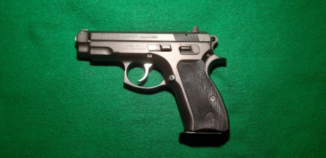 Vendo pistola CZ 75 COMPACT de 9mm guiada en F por 400 €. Perfecto estado como se ve en la foto. 00