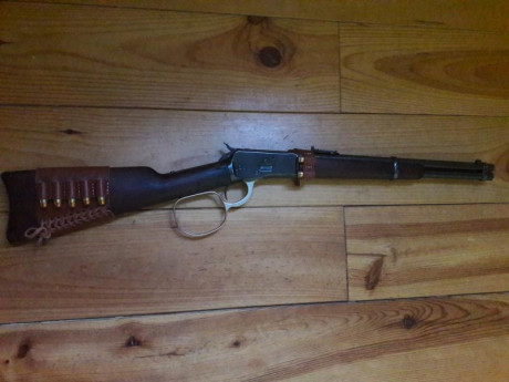 Ha sido convertido en Inglaterra en 45acp., muy curioso.
Debido al cartucho mas corto la alimentación 00