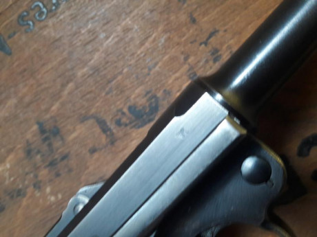 P08 luger de la Policía 1942 en libro de col. 

Preciosa luger de la Policía con la aguila L.
y seguro 01