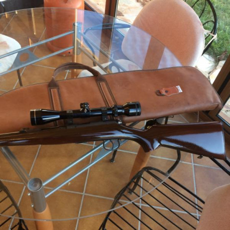 Vendo rifle del calibre 22 de cerrojo marca Brno. Es checoslovaco. Tiene rosca para acoplar silenciador. 02