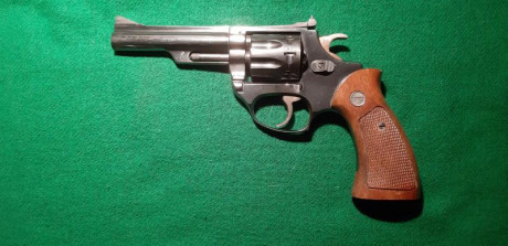 Vendo revolver ASTRA calibre 22  de 8 disparos muy bien conservado. 300 €. 01