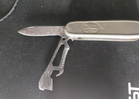 Vendo navaja Aitor Capitan de dotacion del ejercito español.
15€
Envio incluido en el precio.
Interesados 02