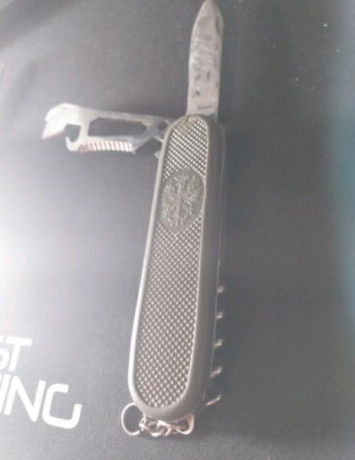 Vendo navaja Aitor Capitan de dotacion del ejercito español.
15€
Envio incluido en el precio.
Interesados 01