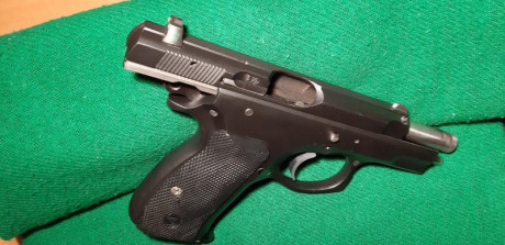 Vendo pistola CZ 75 COMPACT de 9mm guiada en F por 400 €. Perfecto estado como se ve en la foto. 30