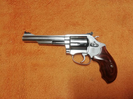 Vendo Revolver Smith & Wesson 357 Magnun  500€ en perfecto estado, únicamente para personas que dispongan 00