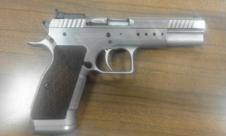 Pistola Tanfoglio Limited, calibre 9 Pb., perfecto estado estetico, mecanico y funcional, cambio por rifle 02