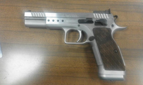Pistola Tanfoglio Limited, calibre 9 Pb., perfecto estado estetico, mecanico y funcional, cambio por rifle 01