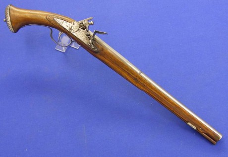 Voy a colocar unas fotos de un arma larga alemana de llave de mecha del siglo XVI. 71