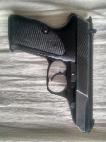 Vendo pistola WALTHER P5 de 9 PB en buen estado, muy pocos disparos, amparada por guía tipo A (ET) 01