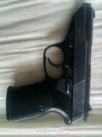 Vendo pistola WALTHER P5 de 9 PB en buen estado, muy pocos disparos, amparada por guía tipo A (ET) 00