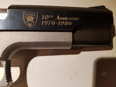 Hola venta de Smith and Wesson conmemorativa
es el modelo745 edicion especial, de las cuales solo se fabricaron 10