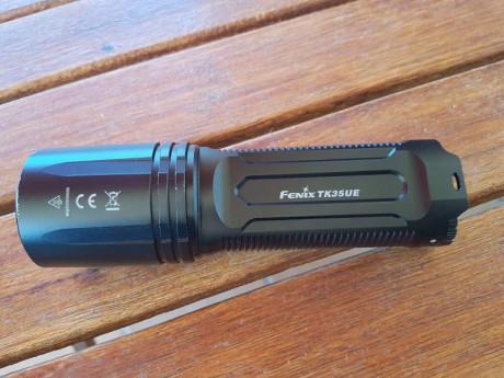 Hola, vendo linterna fenix tk35 ue. De hasta 3200 lúmenes, 5 tonos de intensidad y estrobo. Con 2 baterias 02