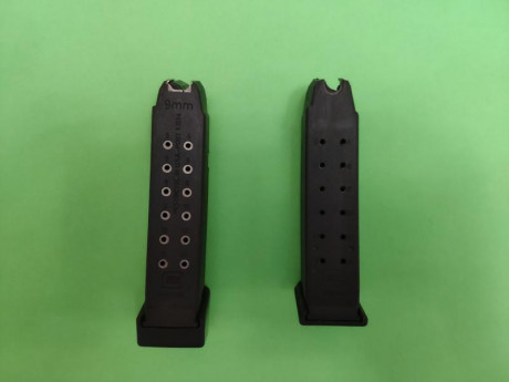 Vendo dos cargadores originales Glock de 15 y 17 cartuchos.
Están como nuevos. 60 euros los dos. 01