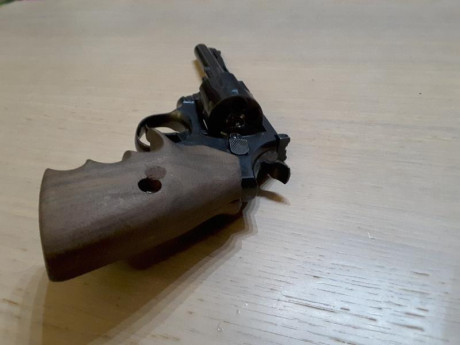 Se vende revolver llama 6 pulgadas pocos tiros
Daria otra cacha .esta es talla m.idealmpara fuego central
140 00