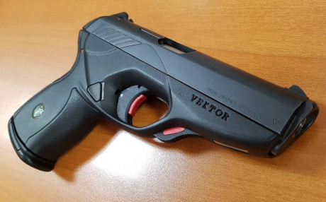   Hola compañeros.

Para liberar cupo saco a la venta esta pieza de colección: Vektor CP1 sudafricana 01