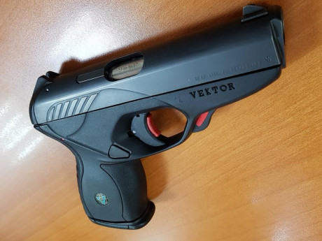   Hola compañeros.

Para liberar cupo saco a la venta esta pieza de colección: Vektor CP1 sudafricana 00