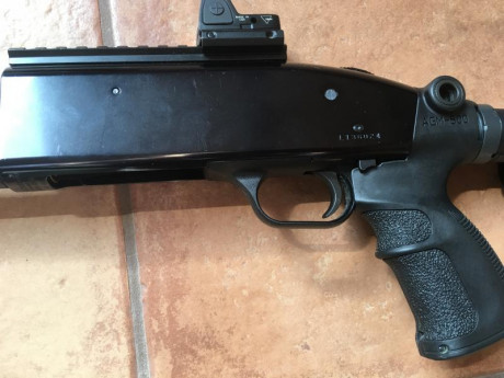 Vendo Mossberg combo con dos juegos de cañones, uno rayado para bala y otro liso, culata retractil con 52