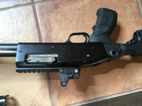 Vendo Mossberg combo con dos juegos de cañones, uno rayado para bala y otro liso, culata retractil con 50