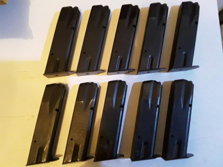 Diez cargadores para CZ 75/85 originales de quince disparos en buen estado.
250€ con envío en península.
Como 00