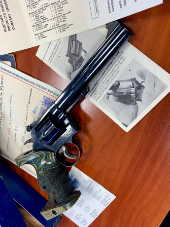 Pongo a la venta este revolver Smith & Wesson K-14-4 en Calibre 38 special. Guiado en F. 

Además 02